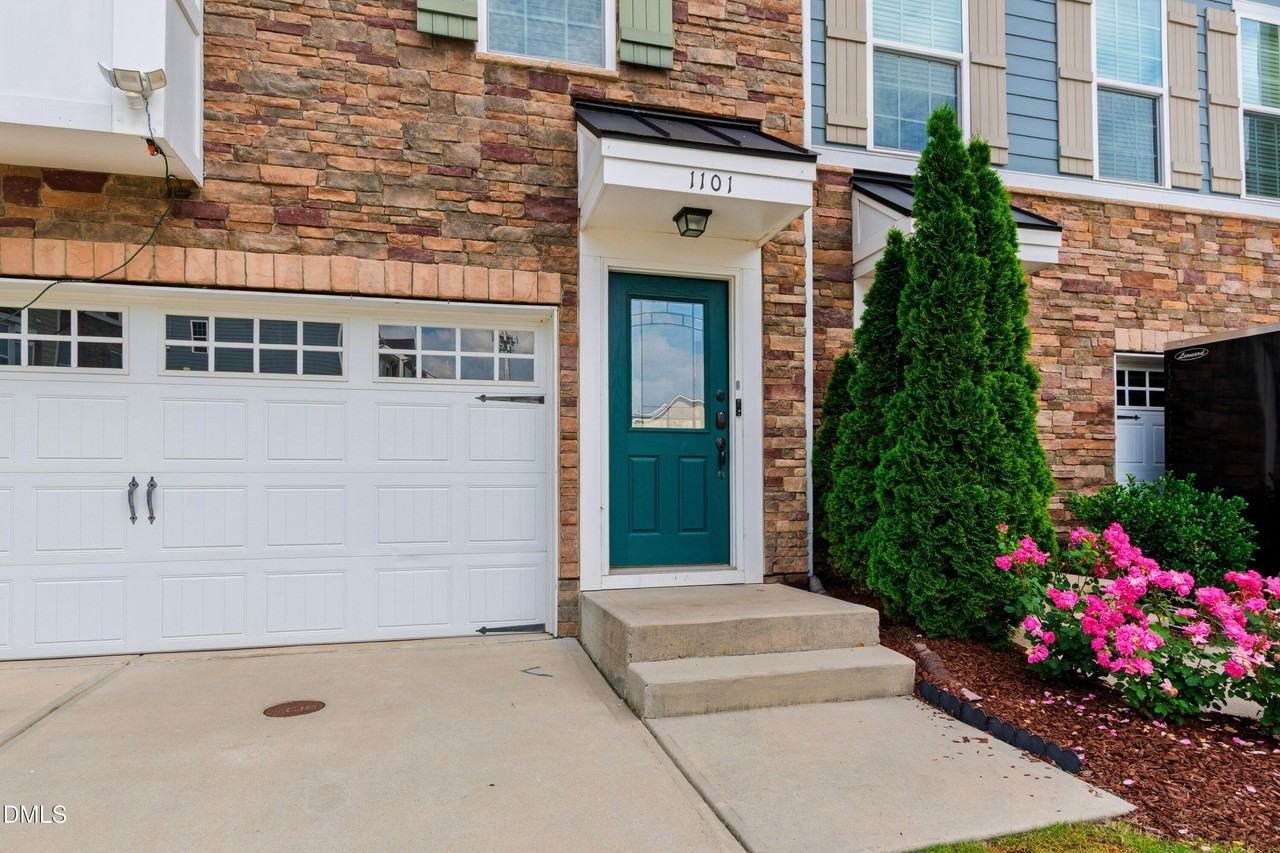 1101 Boxcar Way - Photo 2 of 27