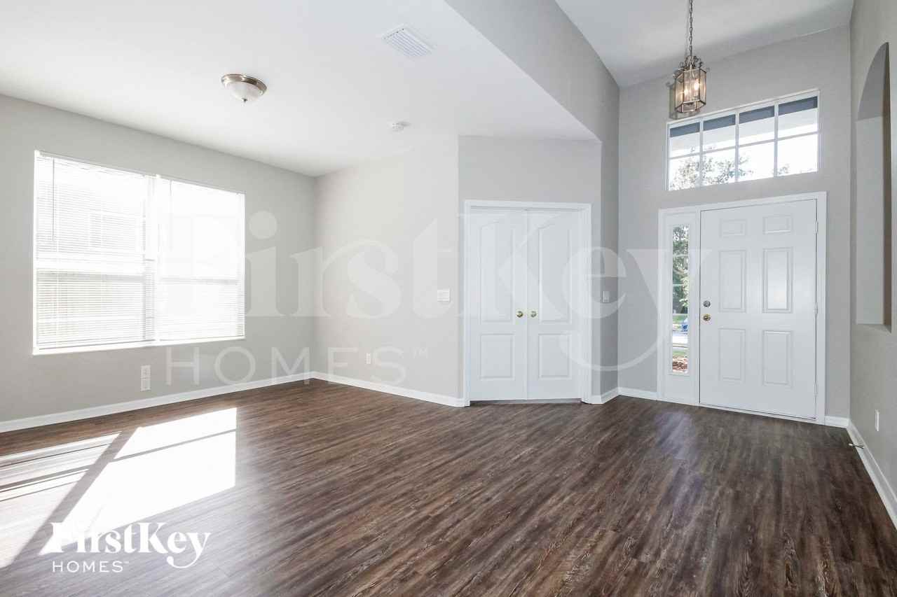 8719 Sandy Plains Dr - Photo 3 of 15