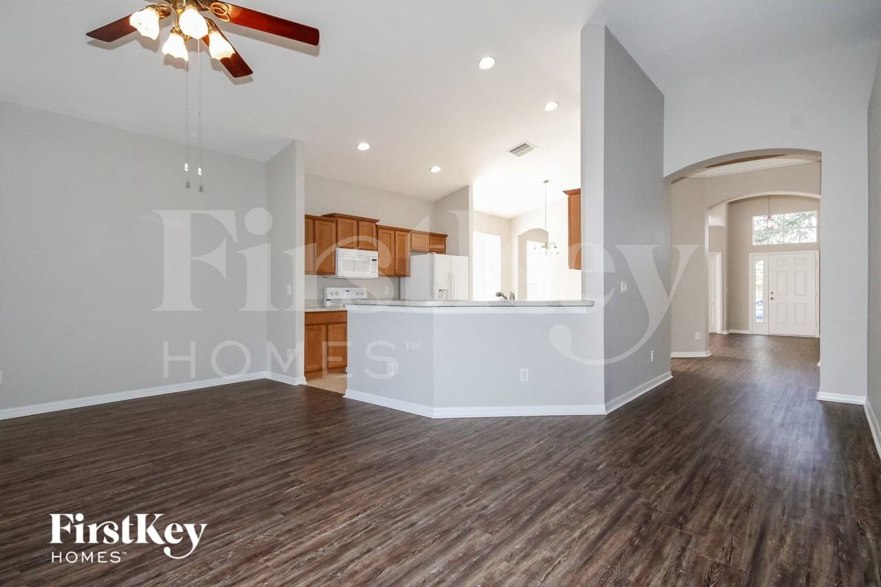 8719 Sandy Plains Dr - Photo 7 of 15