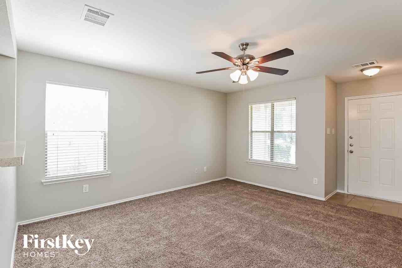 8143 Chancewood Ln - Photo 3 of 15