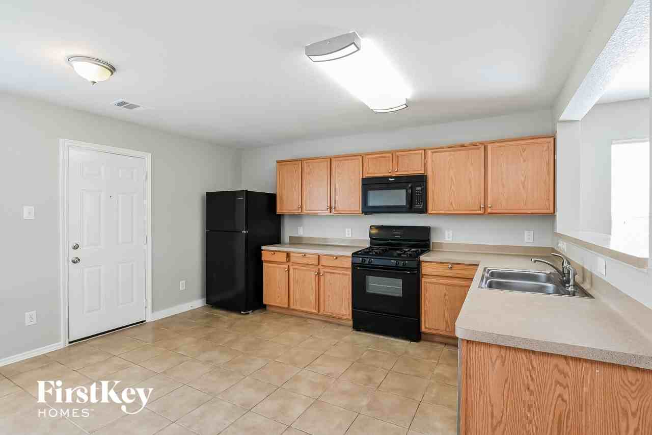 8143 Chancewood Ln - Photo 5 of 15