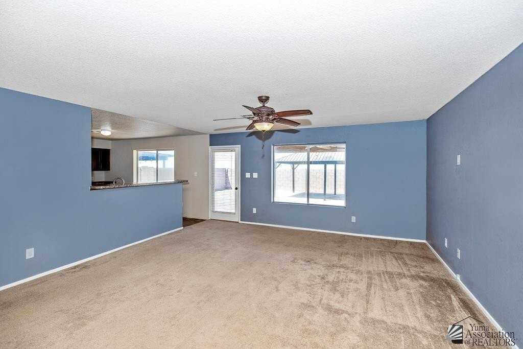 1287 S Fresno Ave - Photo 3 of 17
