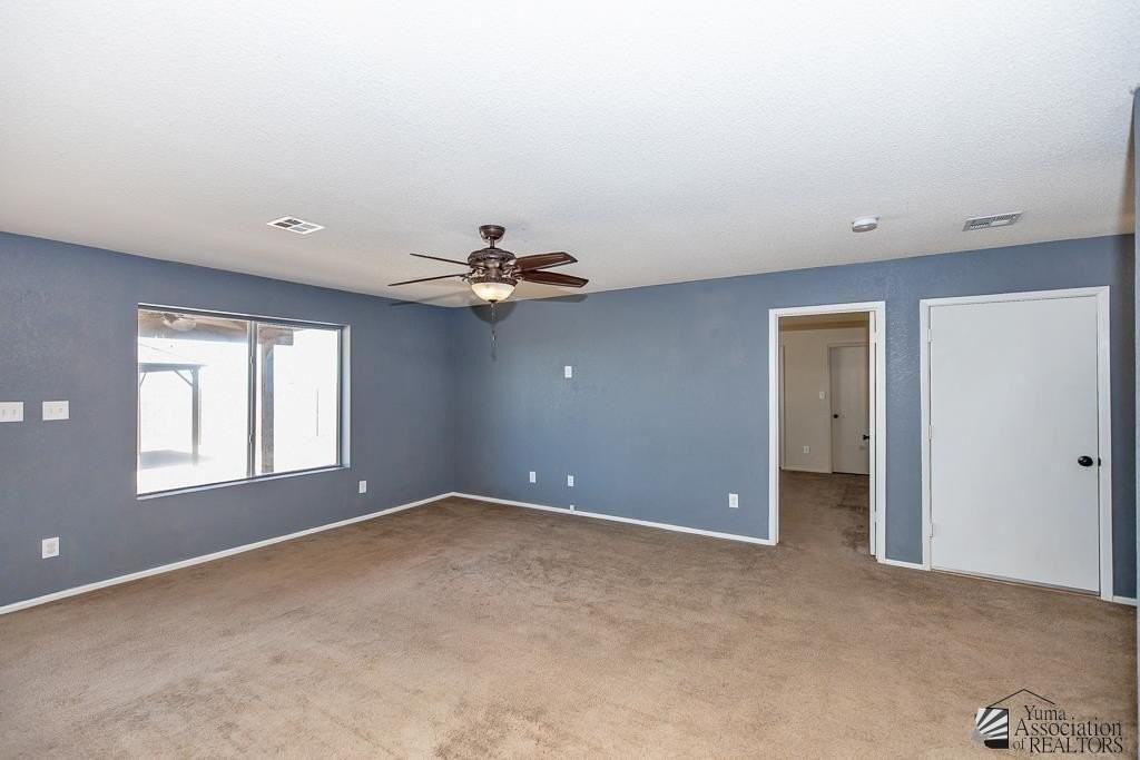 1287 S Fresno Ave - Photo 4 of 17