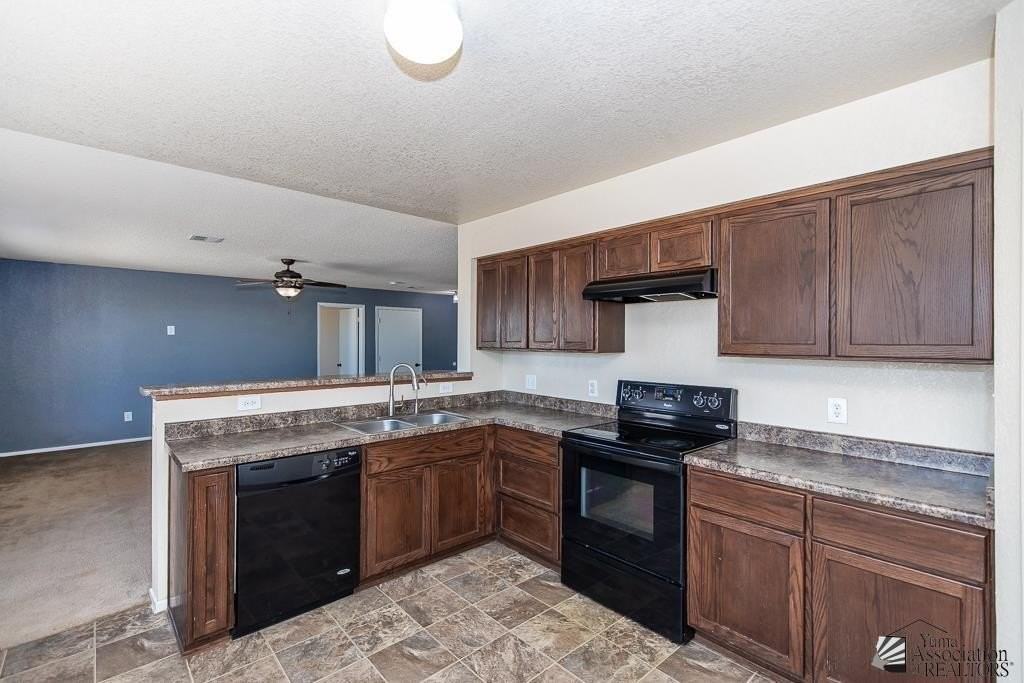 1287 S Fresno Ave - Photo 6 of 17