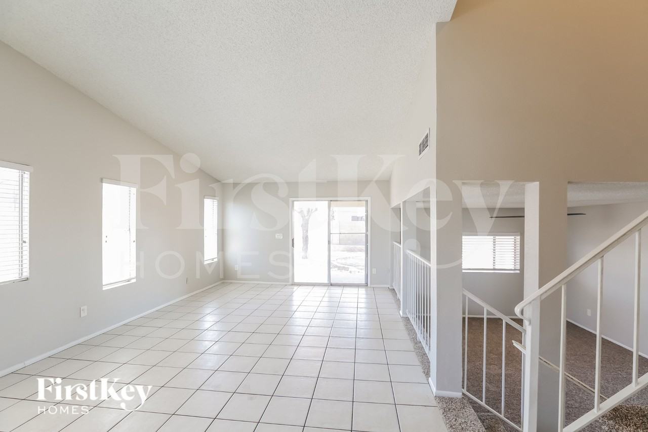 6849 W Yucca St - Photo 4 of 16