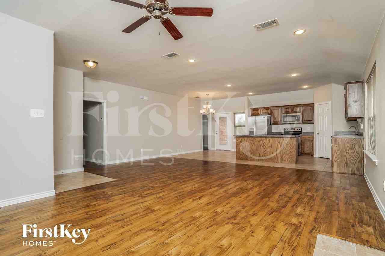 615 Hearthstone Dr - Photo 3 of 15