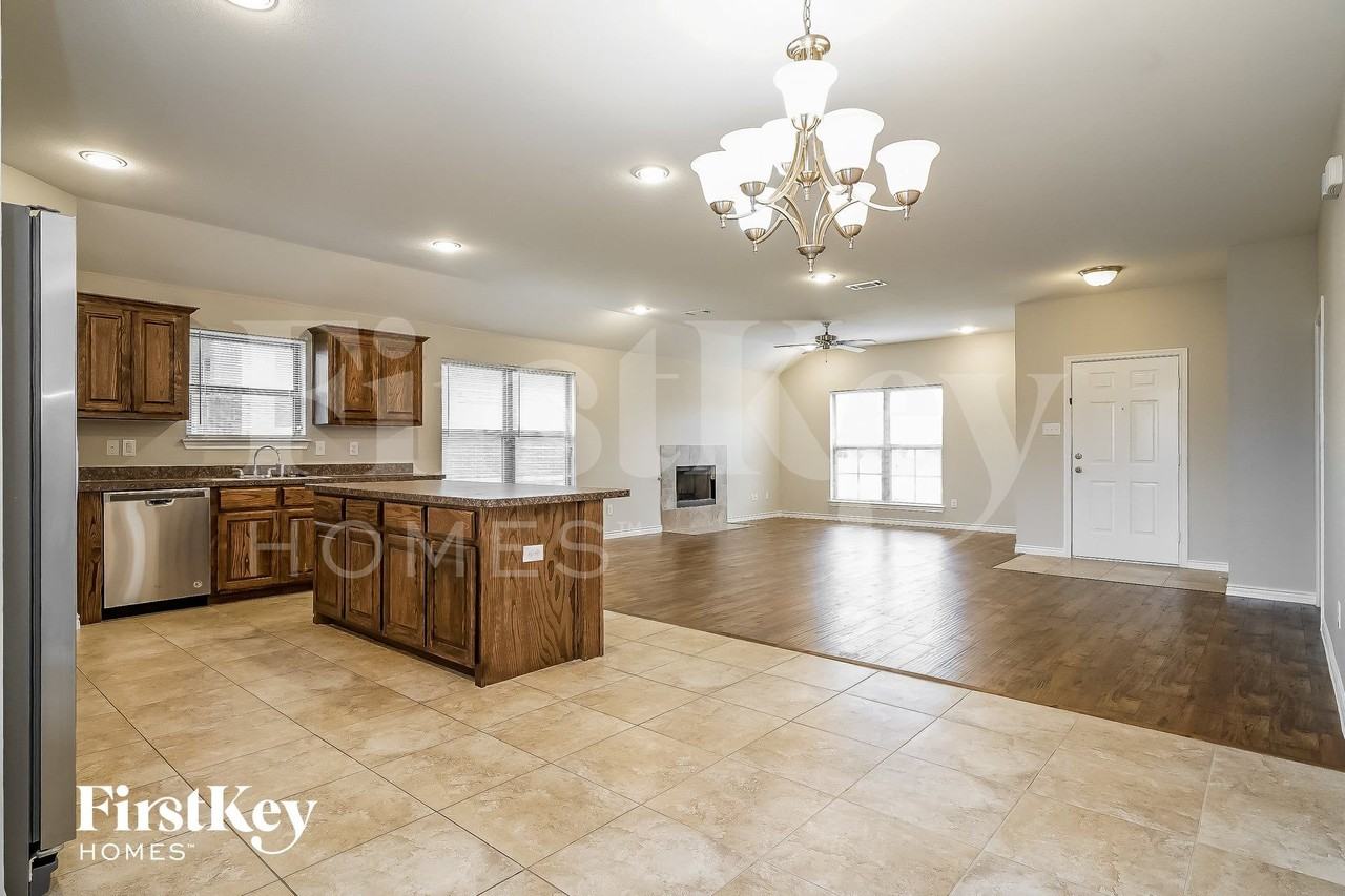 615 Hearthstone Dr - Photo 5 of 15