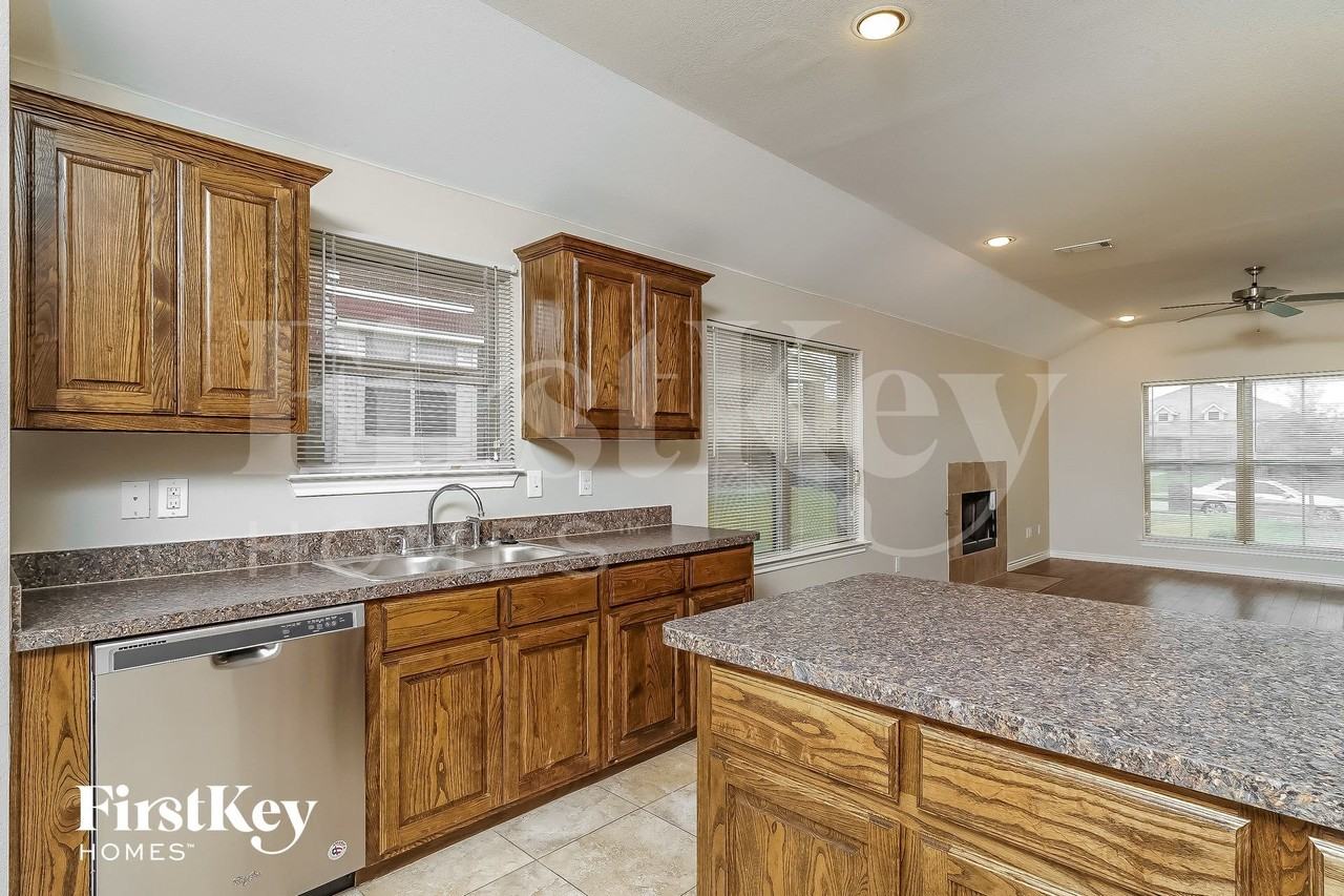 615 Hearthstone Dr - Photo 6 of 15