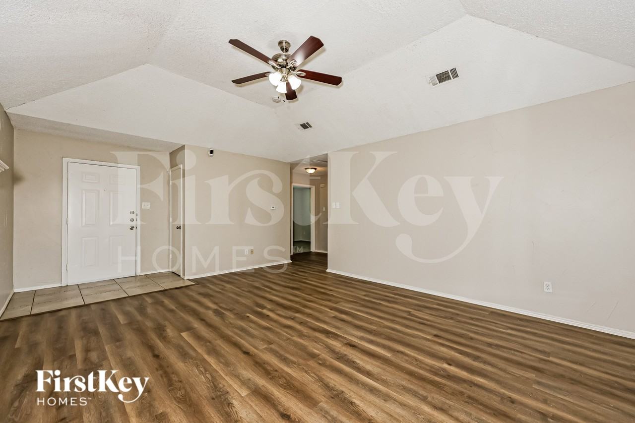 606 Plainview Dr - Photo 2 of 19