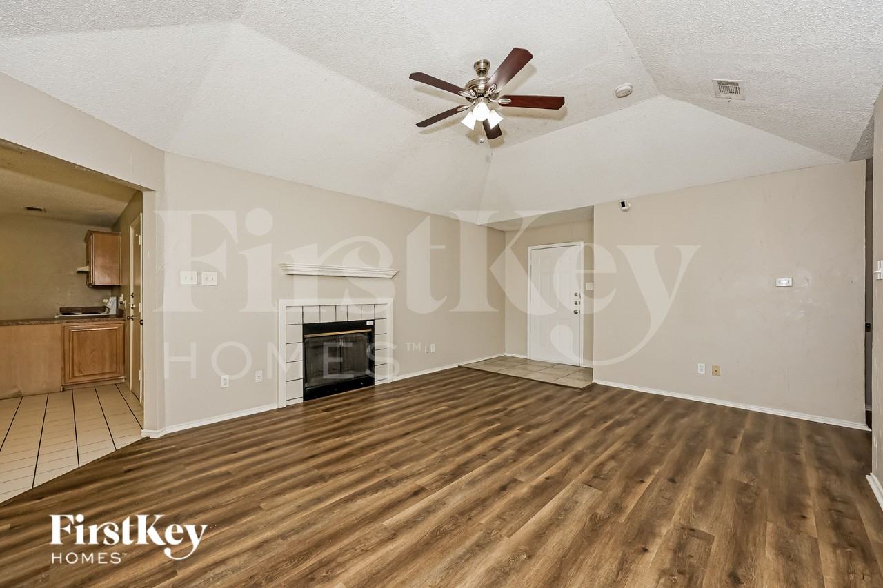 606 Plainview Dr - Photo 3 of 19
