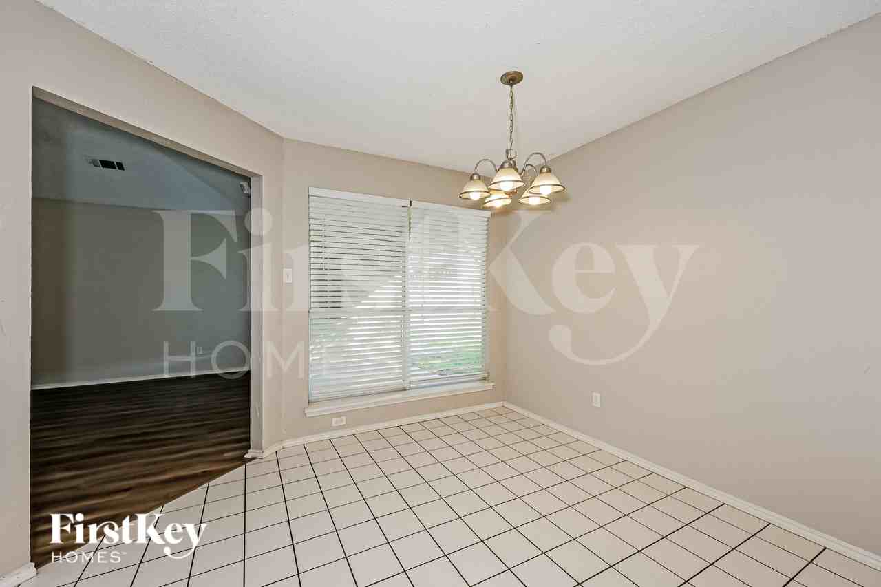 606 Plainview Dr - Photo 5 of 19