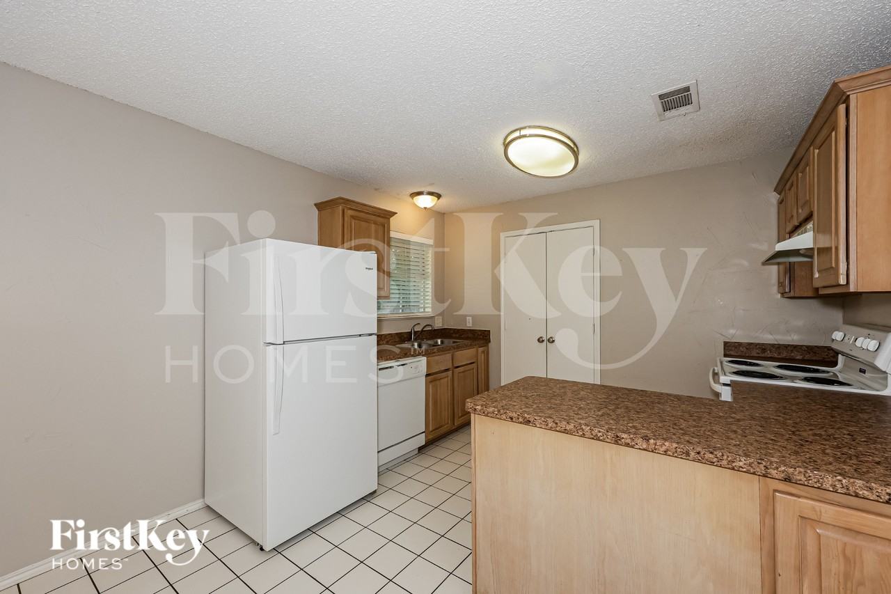 606 Plainview Dr - Photo 7 of 19