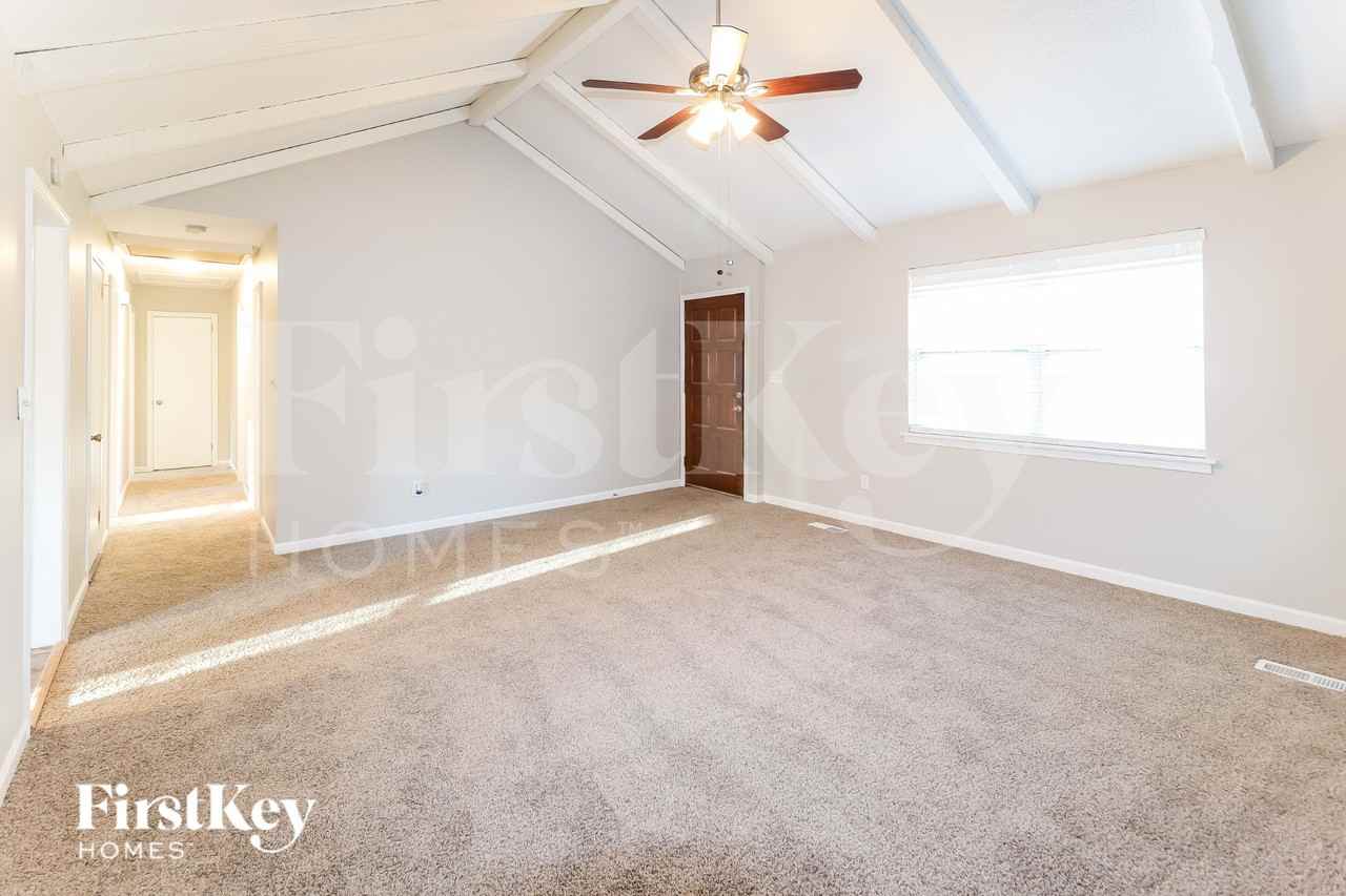 601 Carson Crest Cir - Photo 4 of 15
