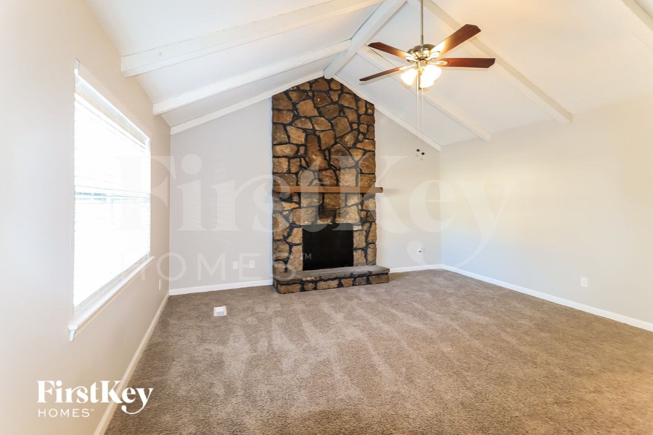 601 Carson Crest Cir - Photo 5 of 15