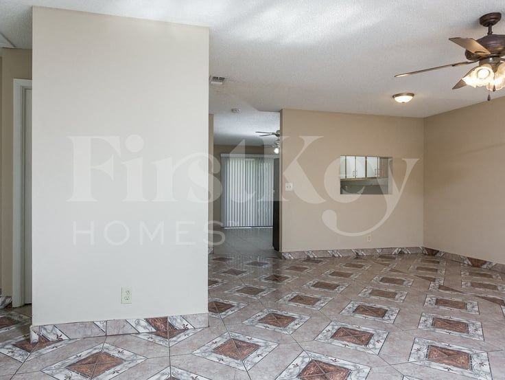 5990 Ithaca Cir W - Photo 3 of 13