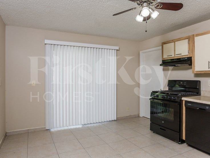5990 Ithaca Cir W - Photo 4 of 13