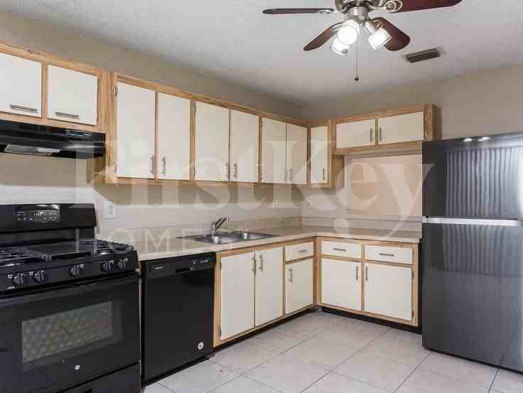 5990 Ithaca Cir W - Photo 5 of 13