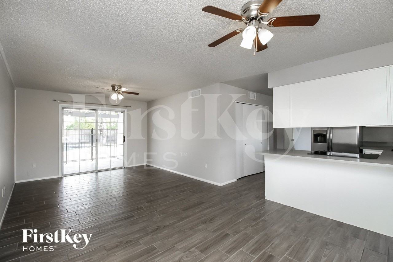 5909 S Palm Dr - Photo 4 of 15
