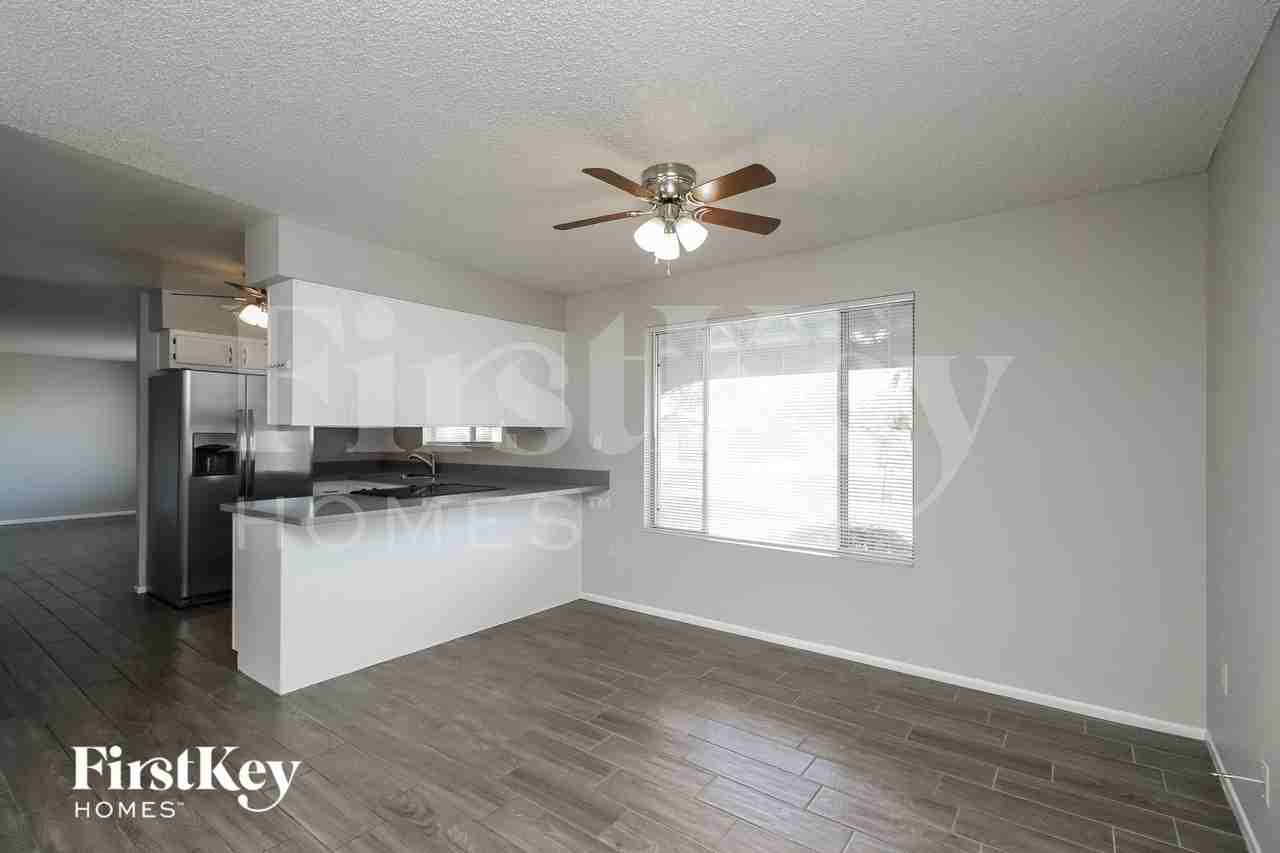 5909 S Palm Dr - Photo 5 of 15