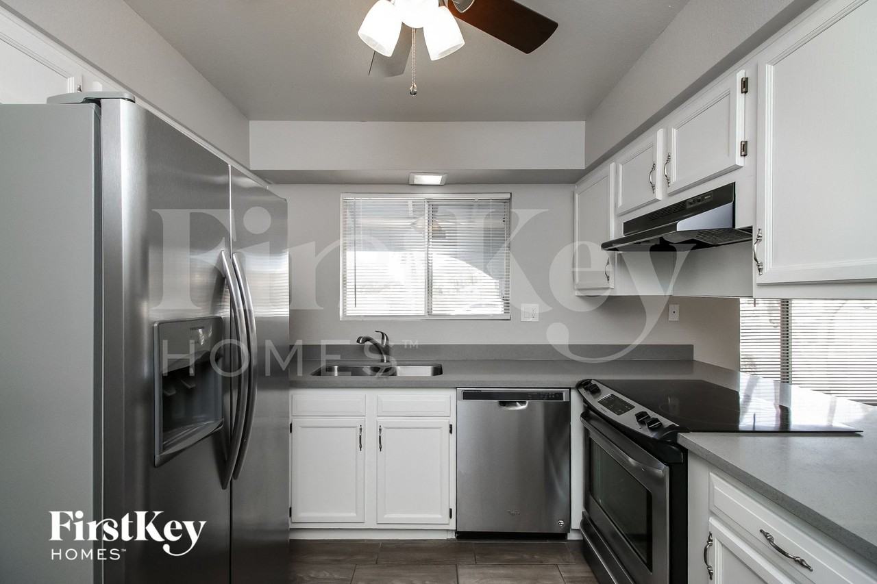 5909 S Palm Dr - Photo 6 of 15