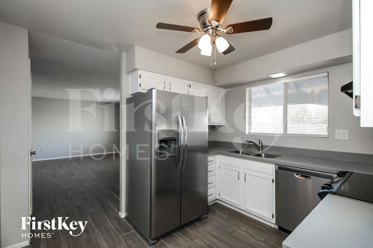 5909 S Palm Dr - Photo 7 of 15