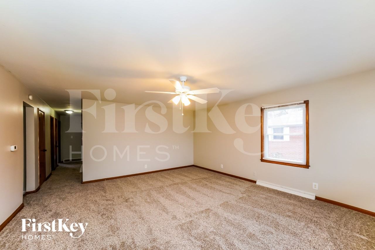 5909 Nash Ln - Photo 2 of 15