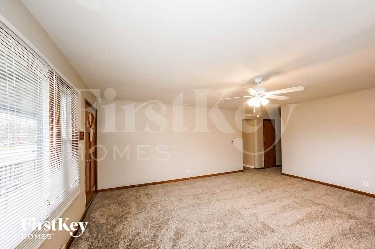 5909 Nash Ln - Photo 3 of 15