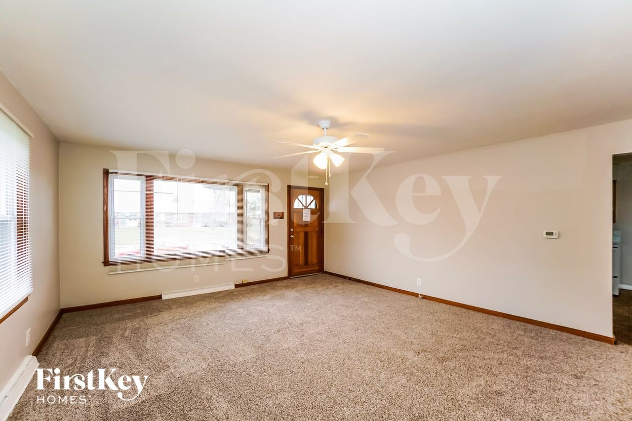 5909 Nash Ln - Photo 4 of 15