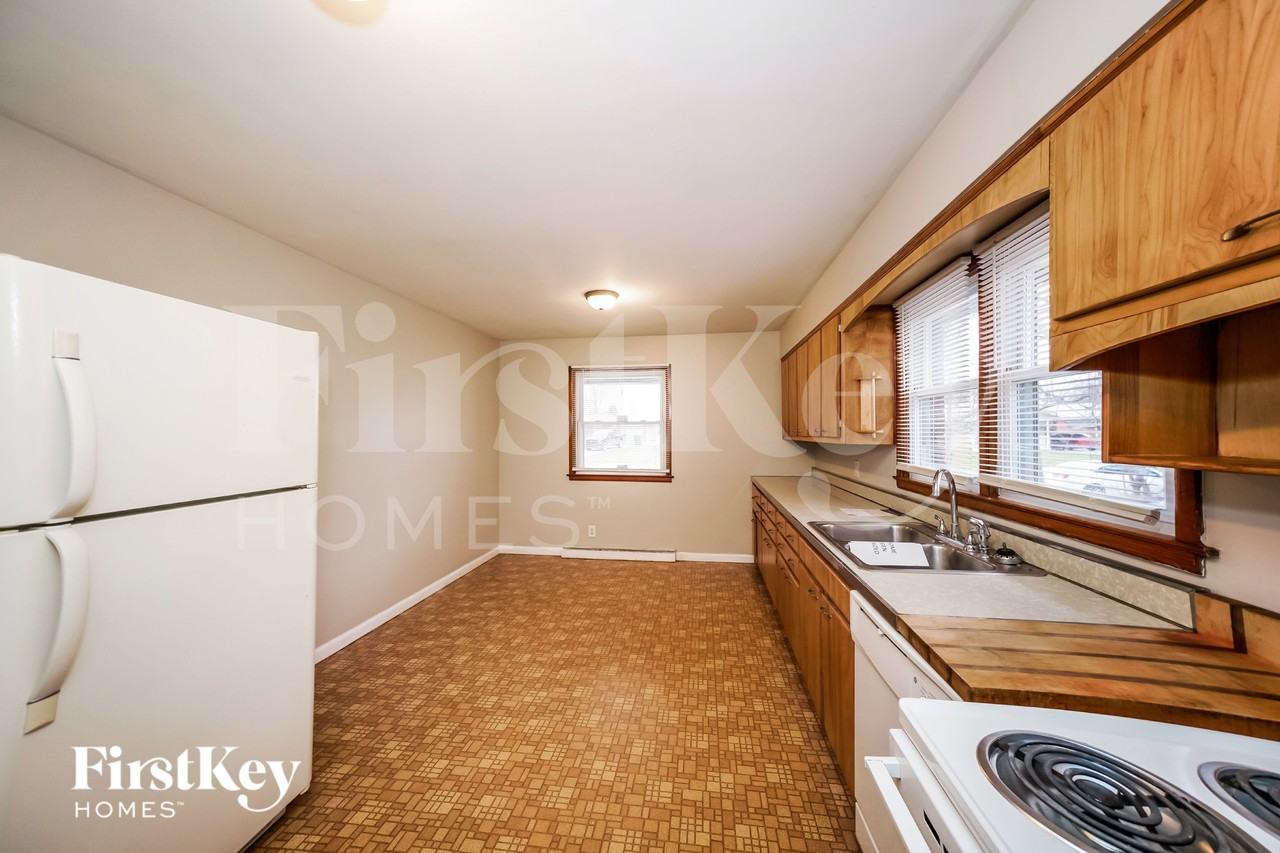 5909 Nash Ln - Photo 6 of 15