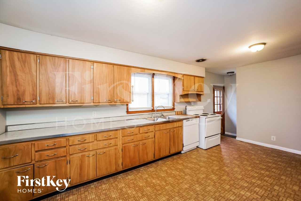 5909 Nash Ln - Photo 7 of 15