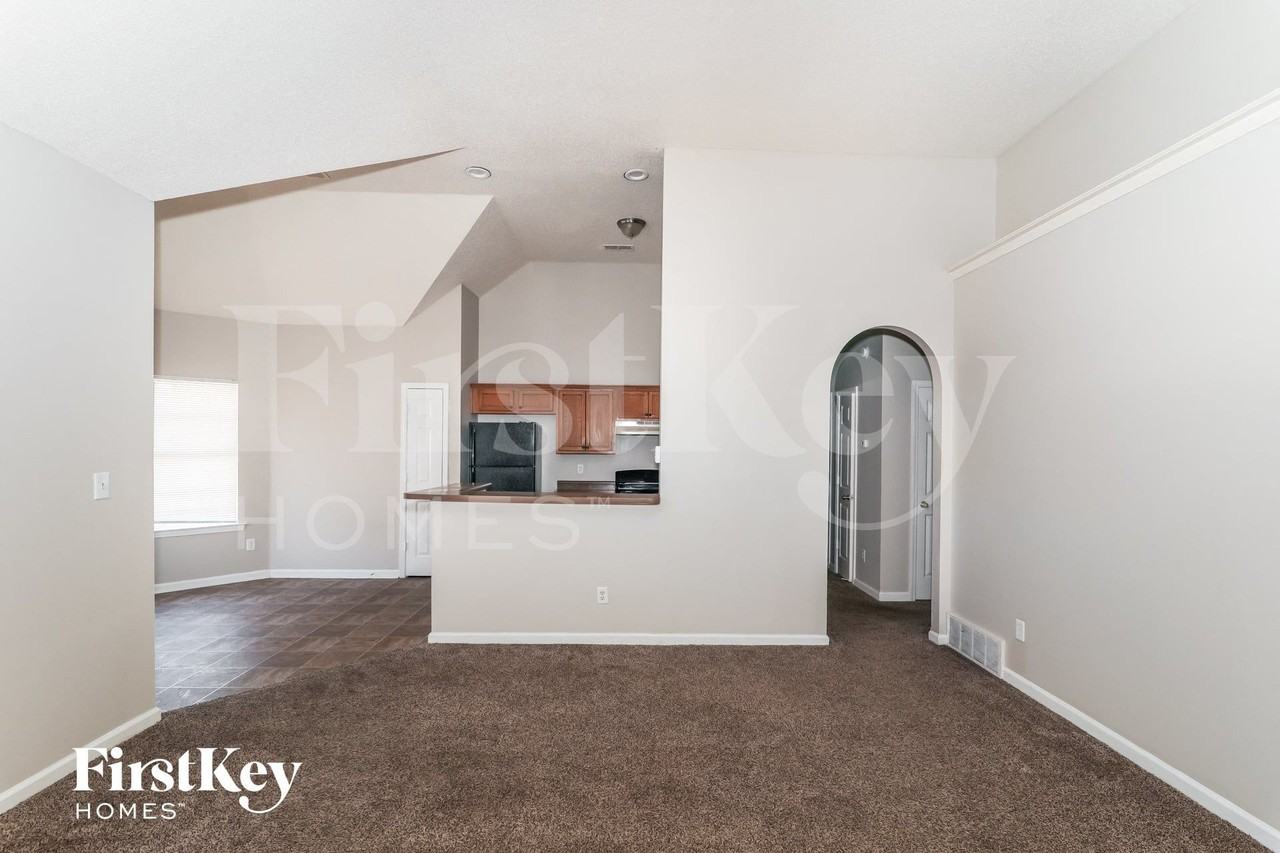 4566 Tulip Bend Dr - Photo 3 of 15