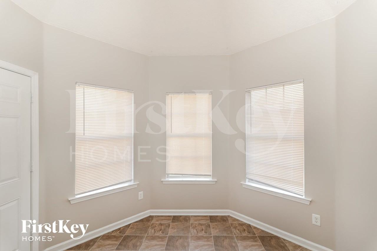 4566 Tulip Bend Dr - Photo 4 of 15