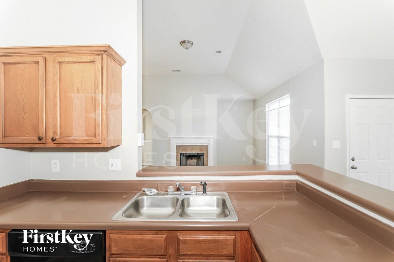4566 Tulip Bend Dr - Photo 5 of 15