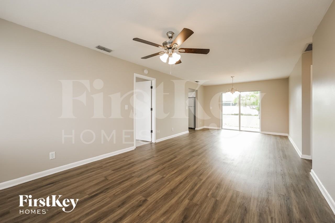 409 Se 4th Ter - Photo 2 of 16