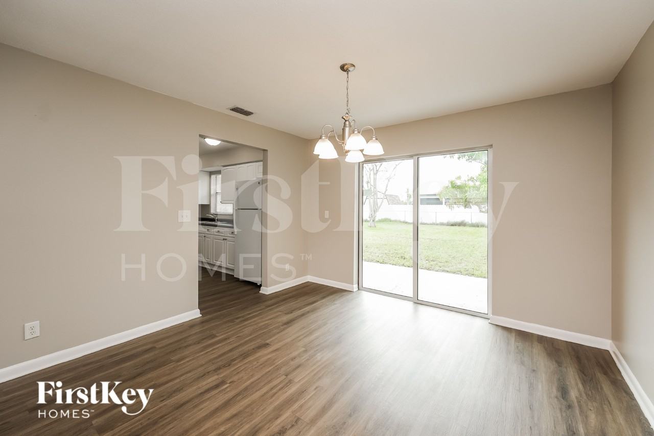 409 Se 4th Ter - Photo 4 of 16