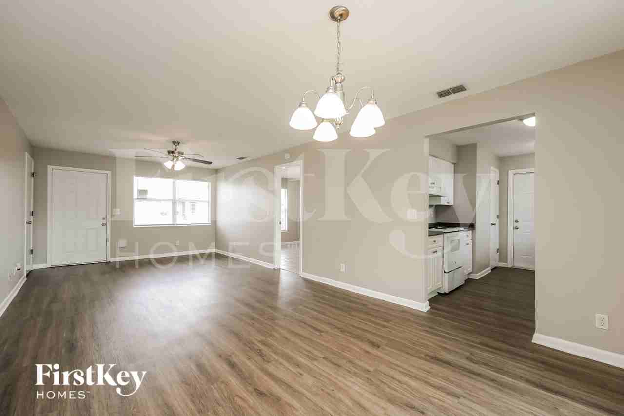 409 Se 4th Ter - Photo 5 of 16