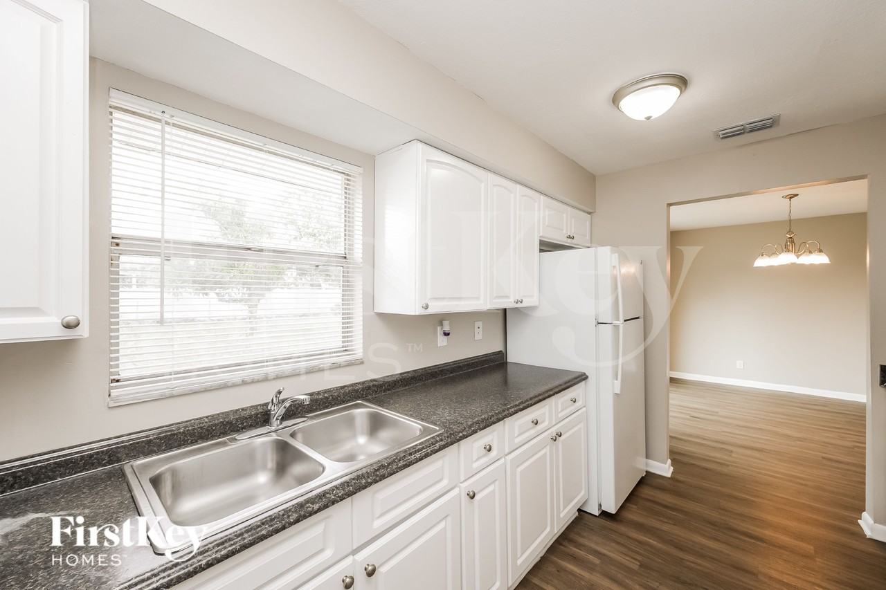 409 Se 4th Ter - Photo 7 of 16