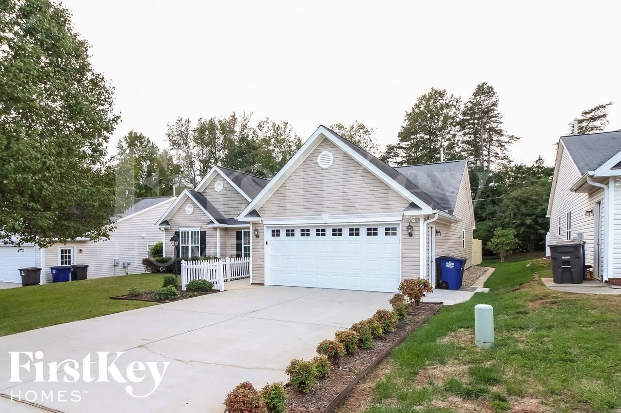 4040 Creekside Ct - Photo 2 of 14