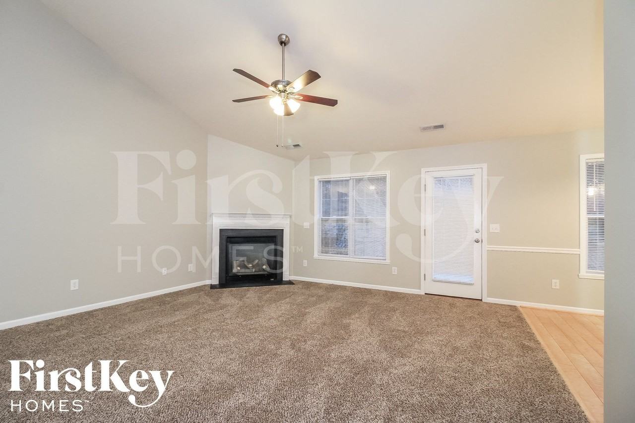 4040 Creekside Ct - Photo 4 of 14