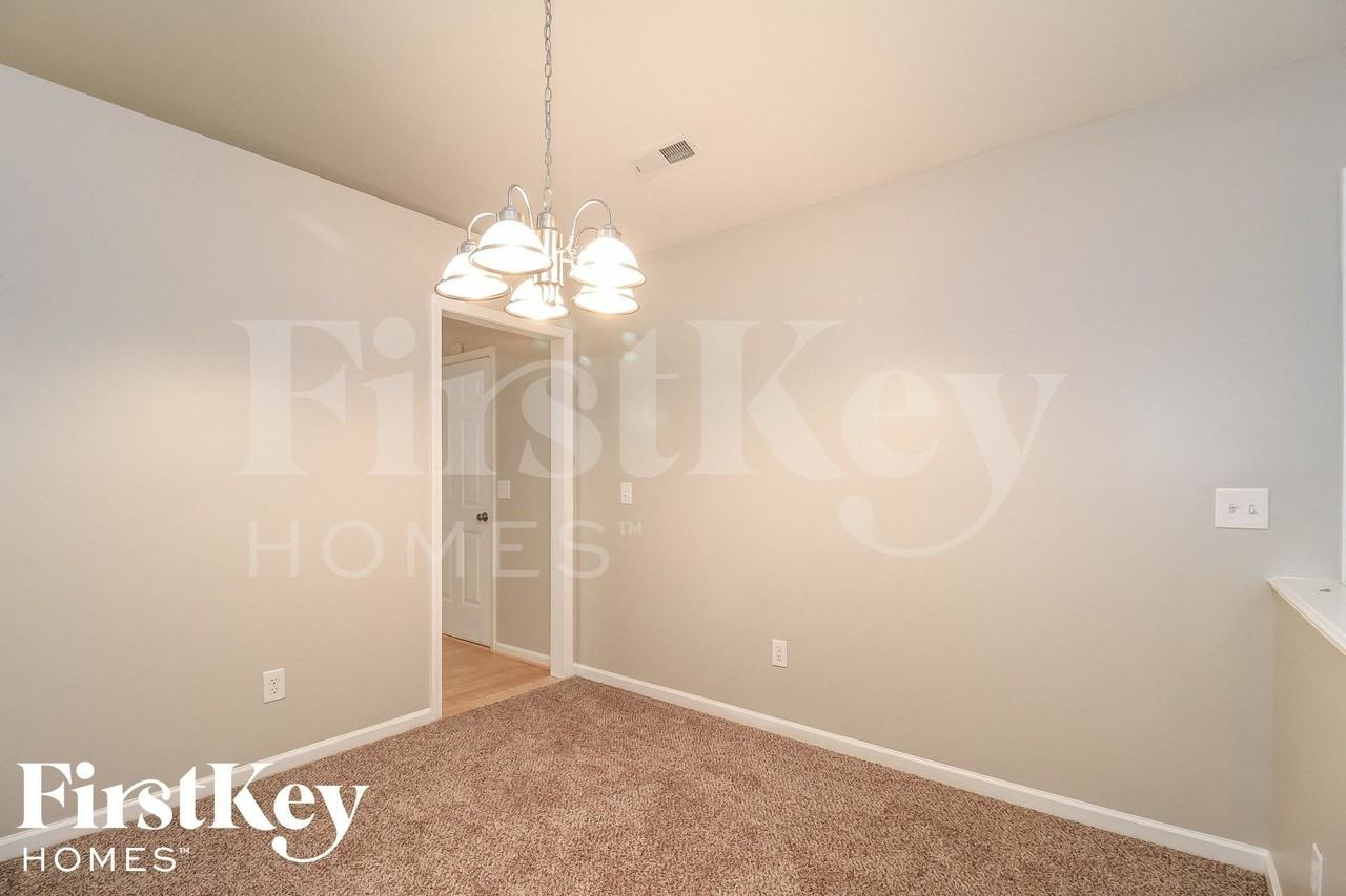 4040 Creekside Ct - Photo 5 of 14