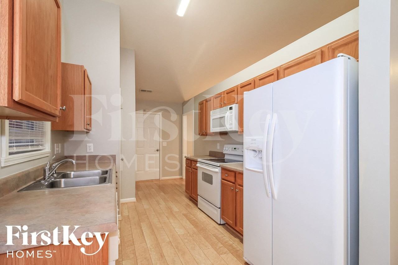 4040 Creekside Ct - Photo 7 of 14