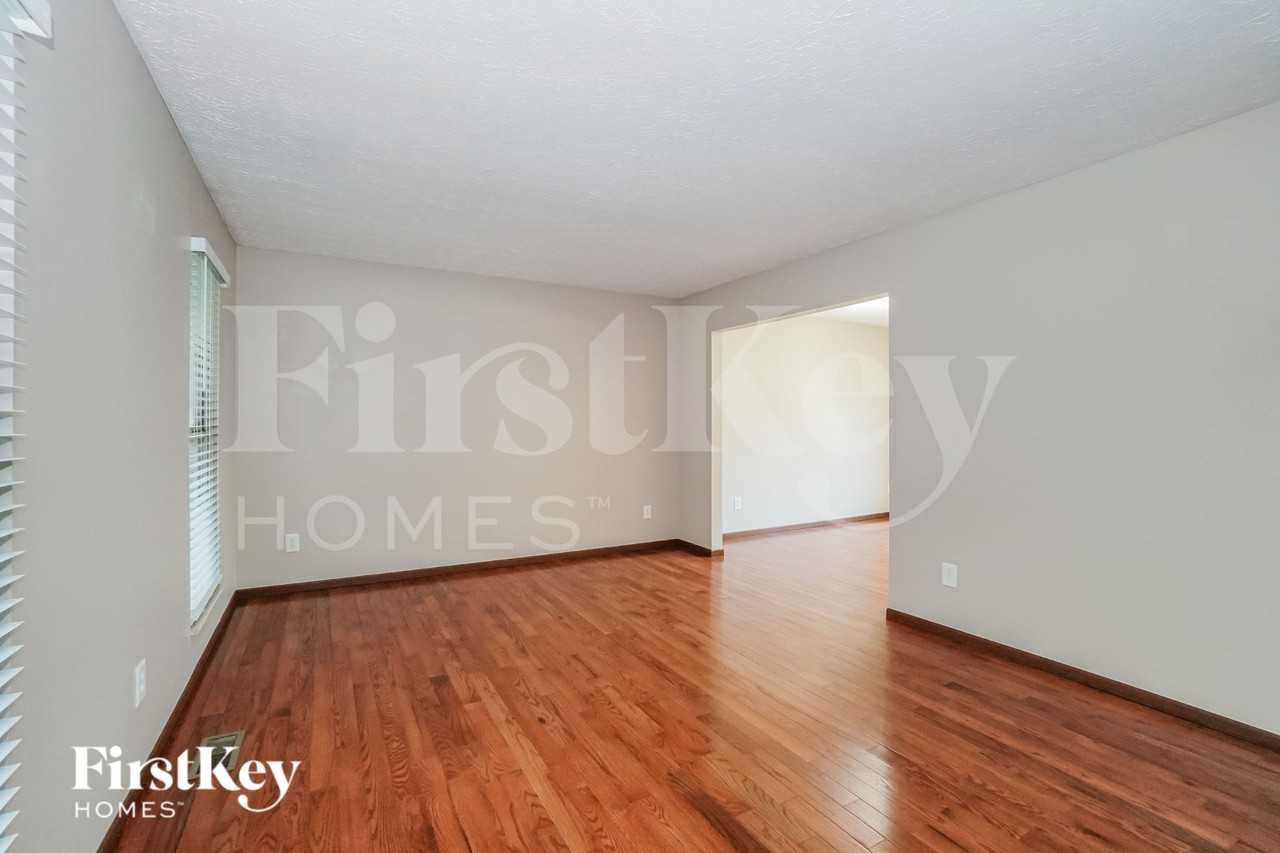 4033 Erin Ln - Photo 2 of 16