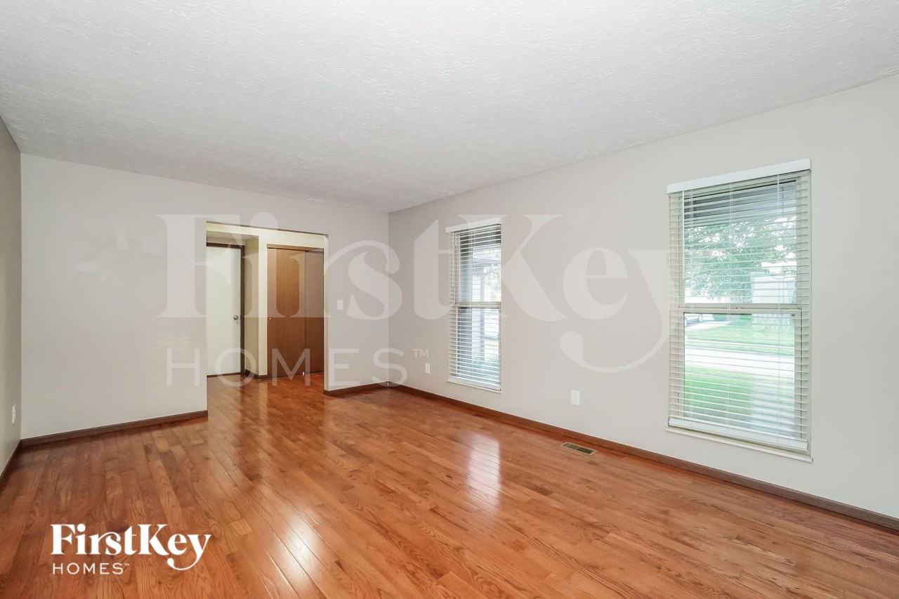 4033 Erin Ln - Photo 3 of 16