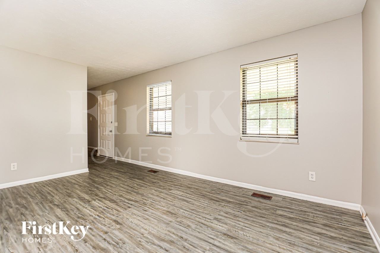 3938 Schroeder Dr - Photo 2 of 19