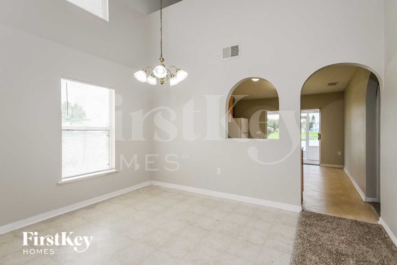 3637 Queens Cove Blvd - Photo 5 of 16