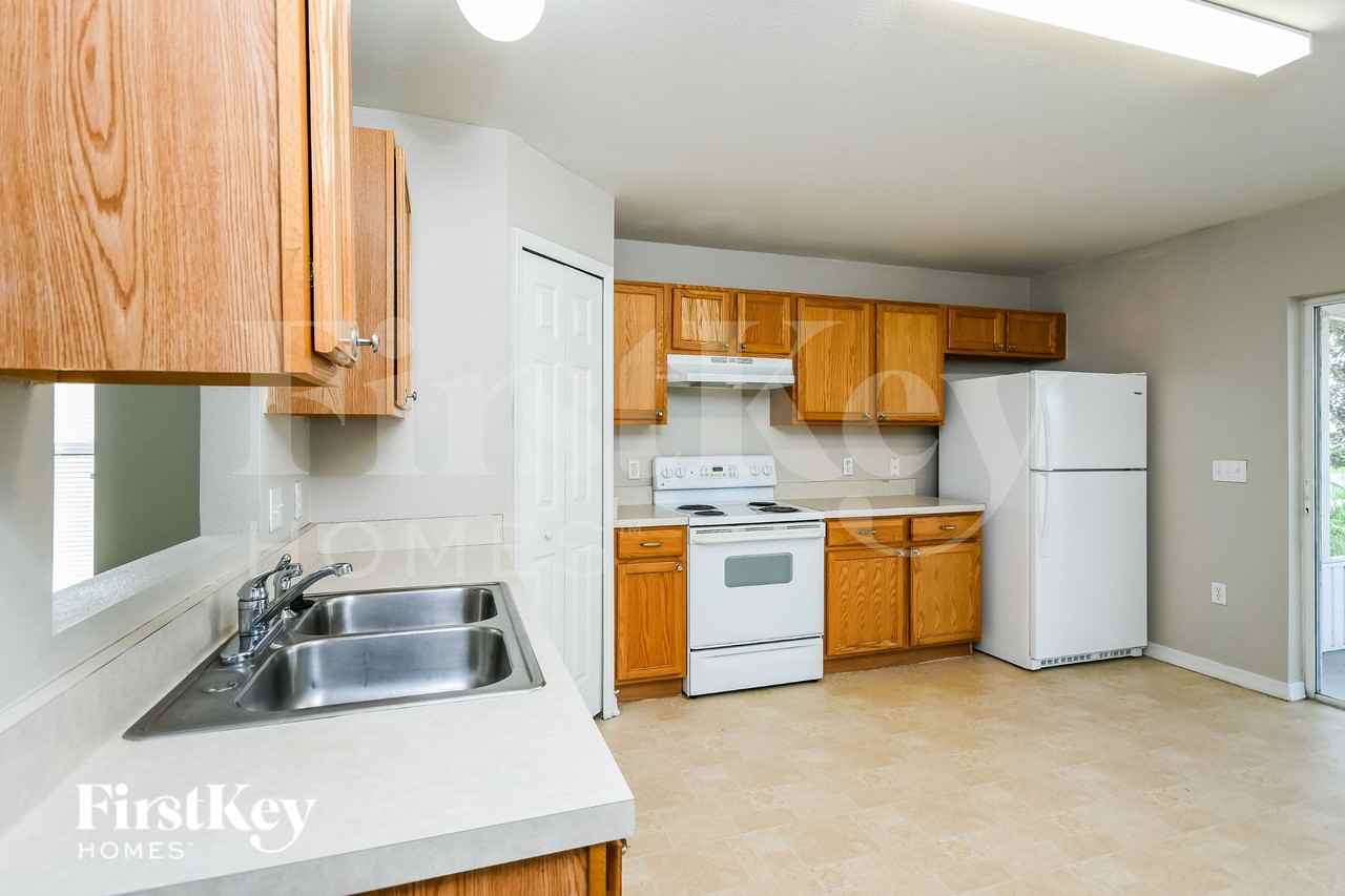 3637 Queens Cove Blvd - Photo 6 of 16