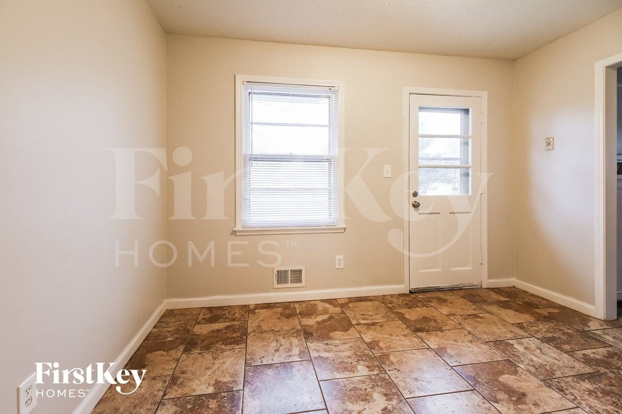 2508 Nw 5th St - Photo 4 of 15