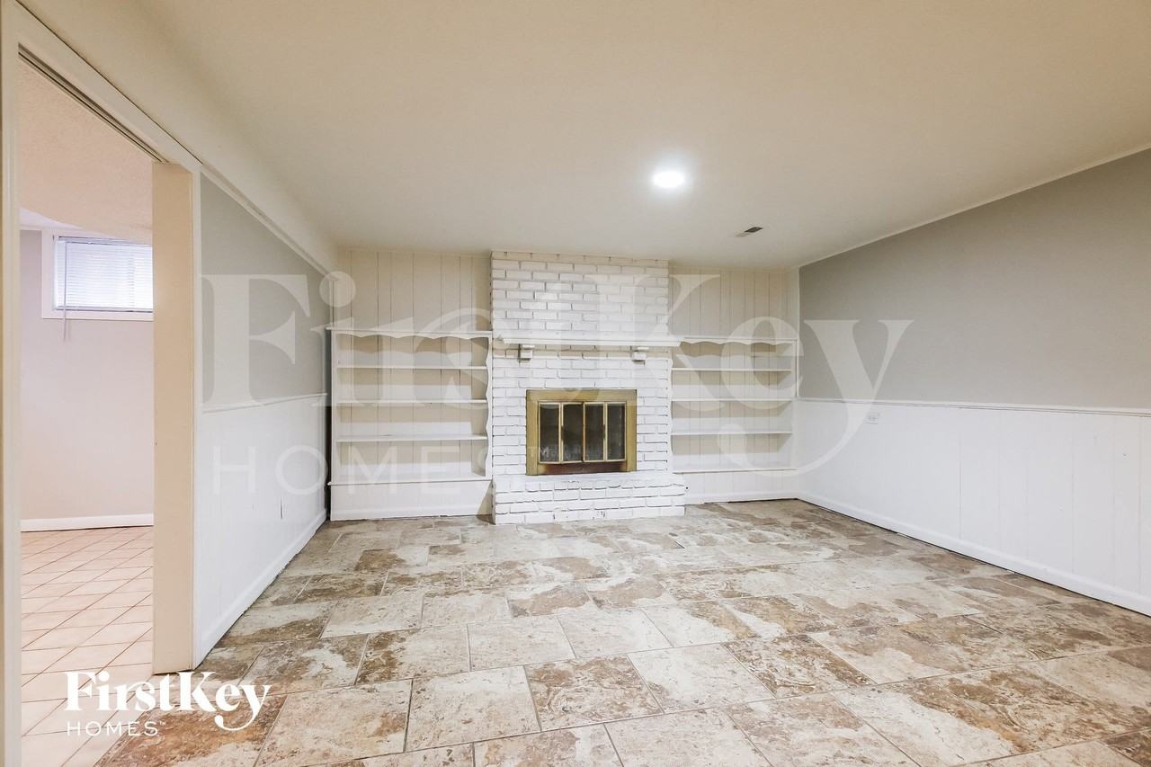 2508 Nw 5th St - Photo 6 of 15