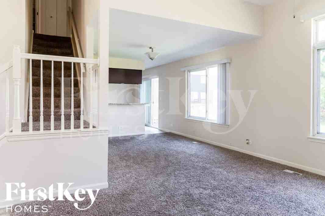 2406 Aspen Dr - Photo 3 of 15