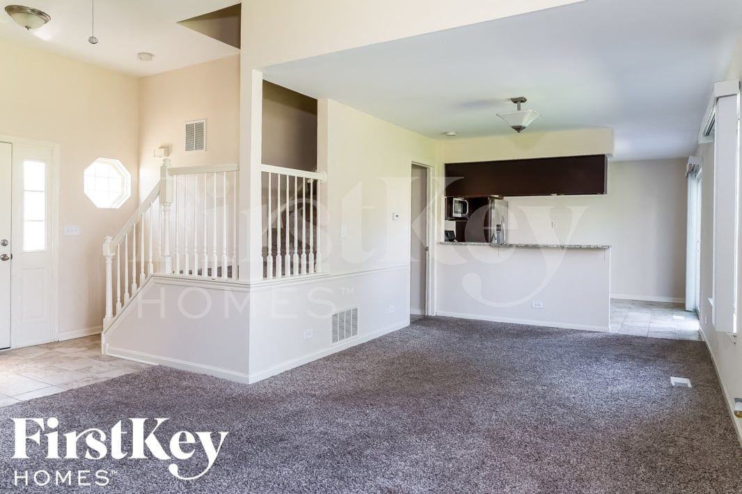 2406 Aspen Dr - Photo 4 of 15